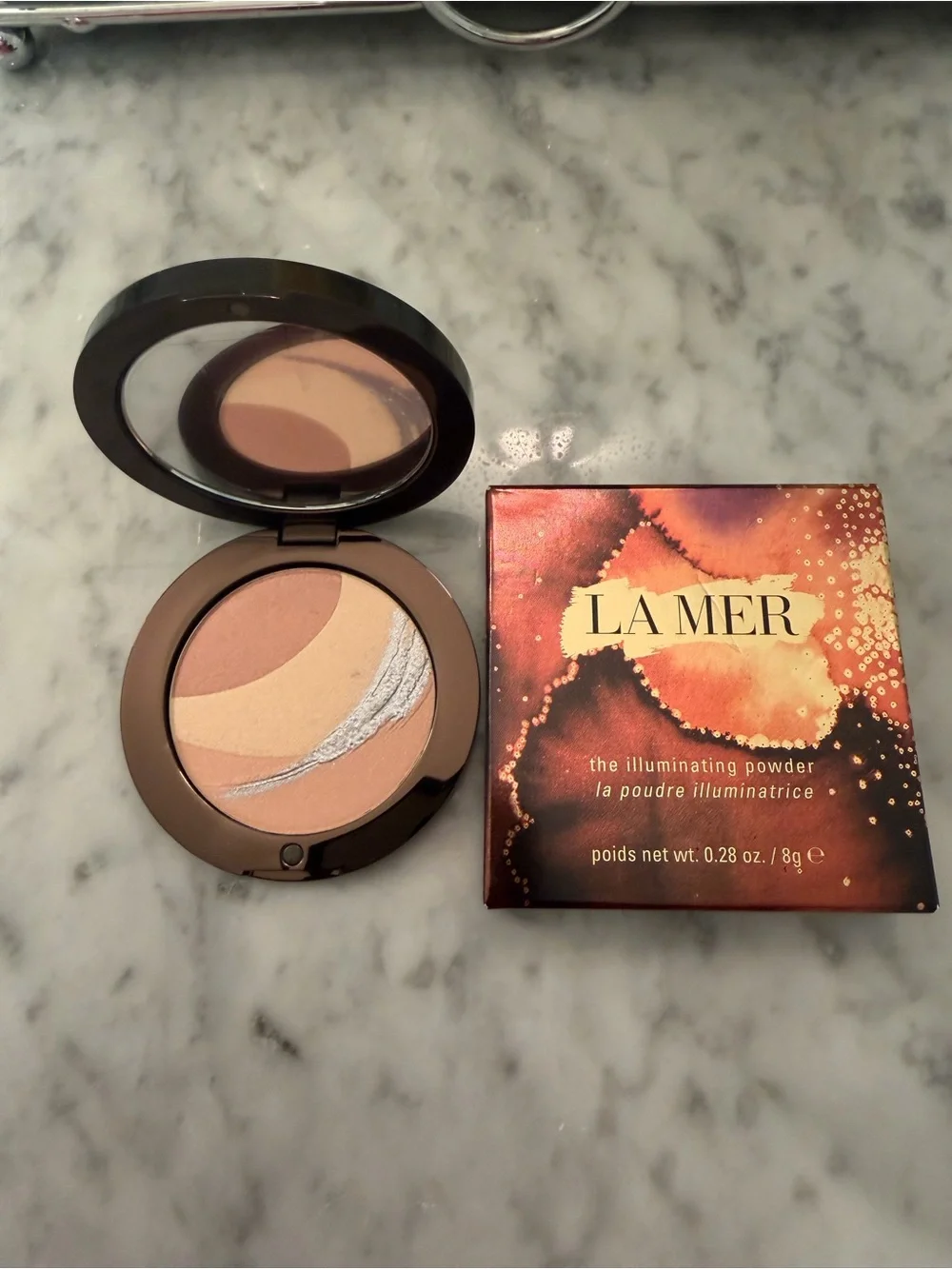 NIB La Mer The Illuminating Powder — Peach, Champagne & Silver Accents
